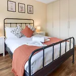 Urban Retreat Walkable To & Salthill With Free Parking בית נופש