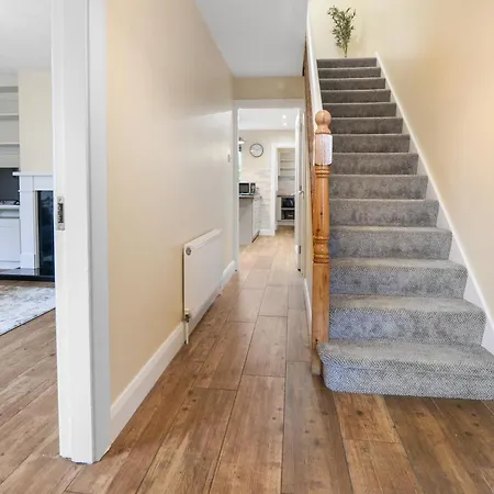 Prázdninový dům Urban Retreat Close To & Salthill With Free Parking Galway